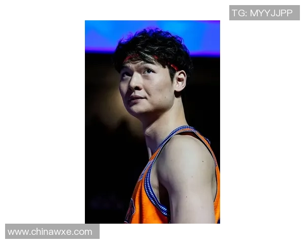 王哲林领衔中国男篮新征程展现实力与决心的精彩瞬间